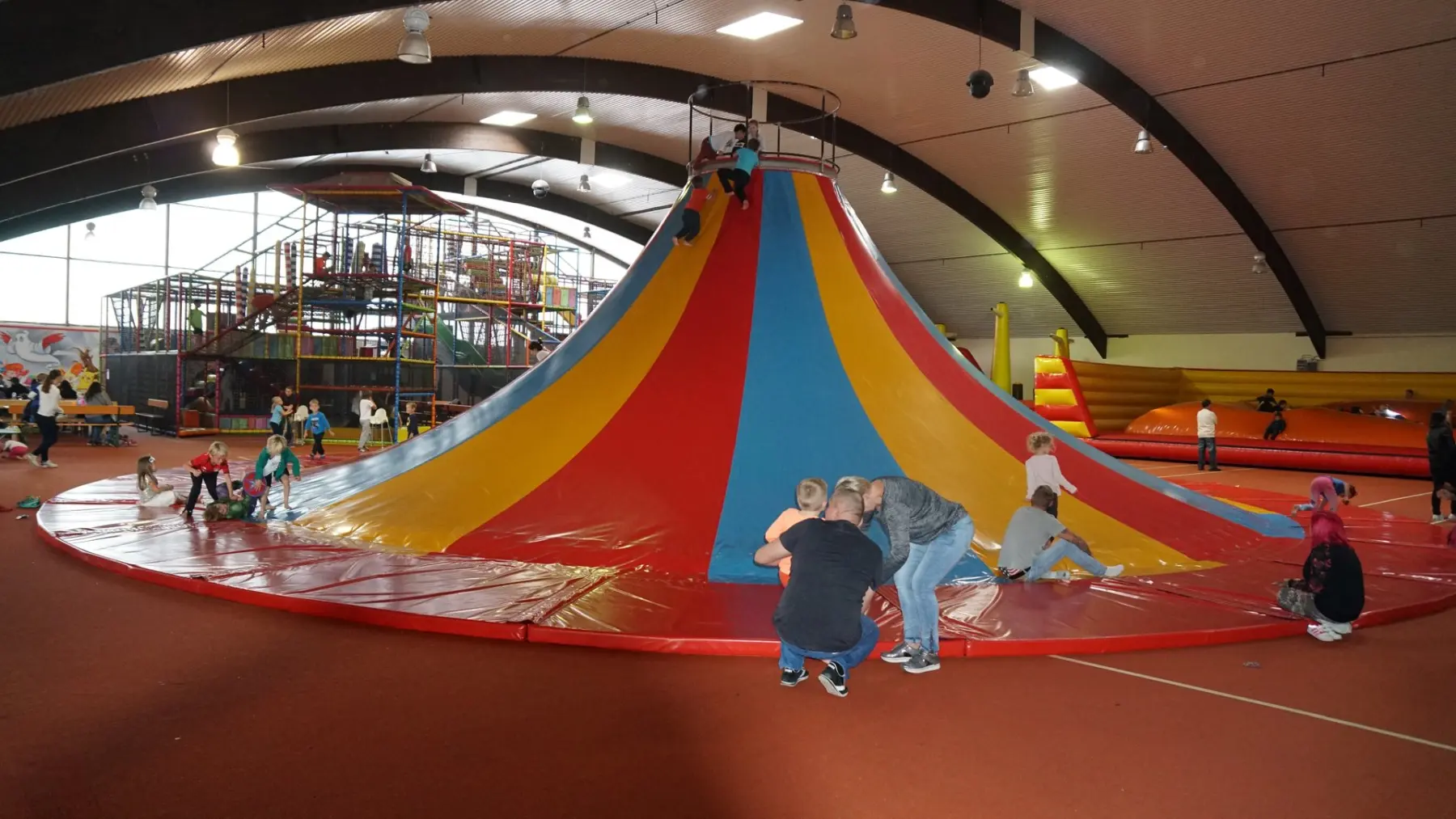 Indoor-Freizeitpark Trampolin Trier XXXL für die ganze Familie!