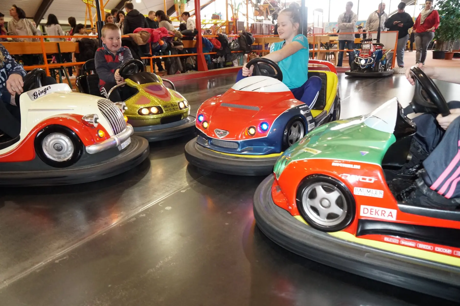 Hundeauto im Indoor-Freizeitpark Trampolin Trier XXXL für die ganze Familie!